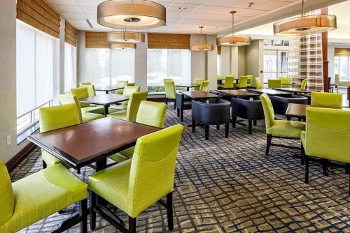 Hilton Garden Inn Louisville-Northeast - image 2