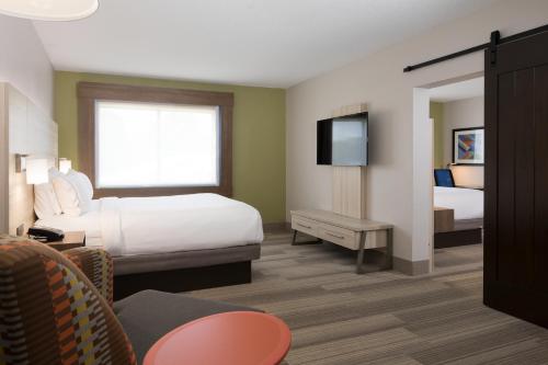 Holiday Inn Express Louisville Northeast an IHG Hotel - image 3