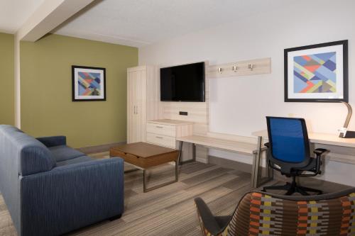 Holiday Inn Express Louisville Northeast an IHG Hotel - image 4