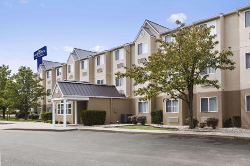 Microtel Inn By Wyndham Louisville East - main image