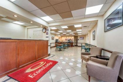 Econo Lodge Downtown Louisville - image 2