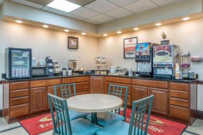 Econo Lodge Downtown Louisville - image 5