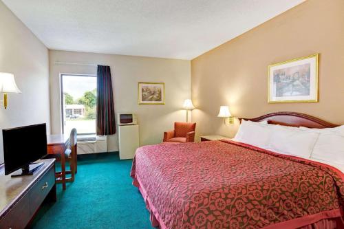 Days Inn & Suites by Wyndham Louisville SW - image 2