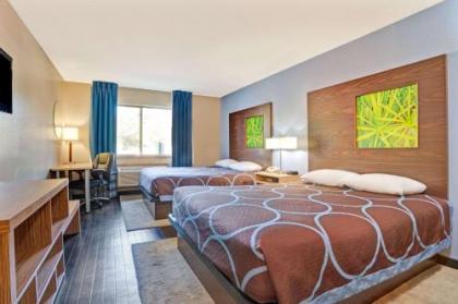 Super 8 by Wyndham Louisville Airport - image 4