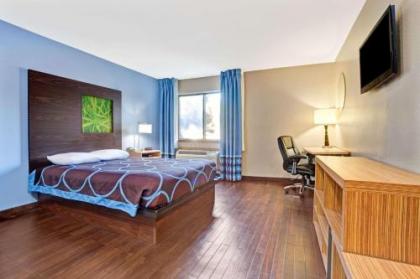Super 8 by Wyndham Louisville Airport - image 5