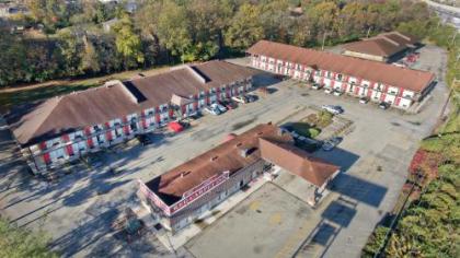 Red Carpet Inn - Louisville - image 2