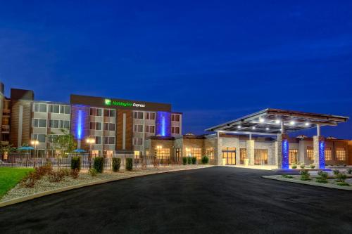 Holiday Inn Express Louisville Airport Expo Center an IHG Hotel - main image