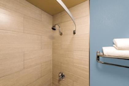 Ramada by Wyndham Louisville North - image 2