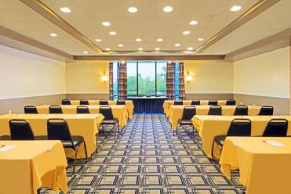 Ramada by Wyndham Louisville North - image 5