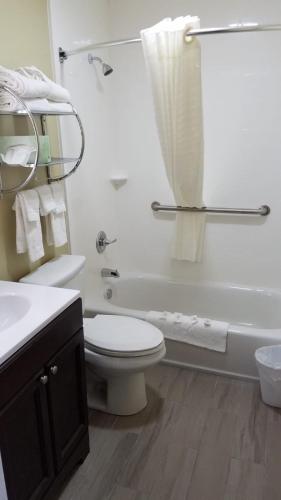 DuPont Suites - Louisville - St. Matthews - image 3
