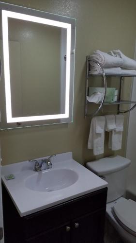DuPont Suites - Louisville - St. Matthews - image 4