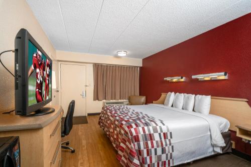 Red Roof Inn Louisville Expo Airport - image 3