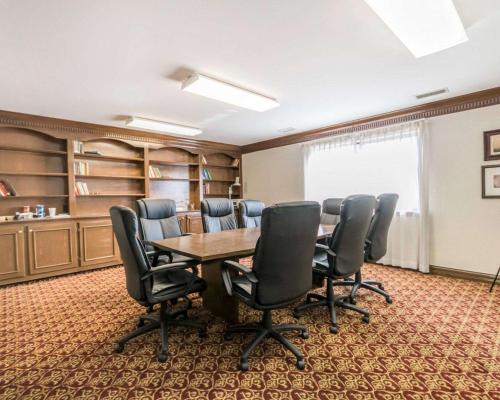 Quality Inn & Suites University/Airport - image 2
