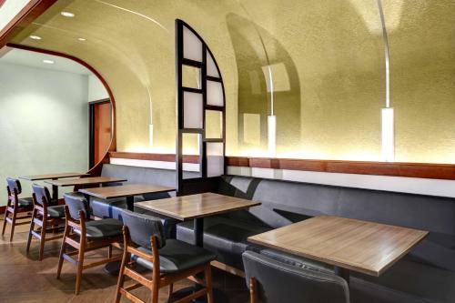 Hyatt Place Louisville-East - image 5