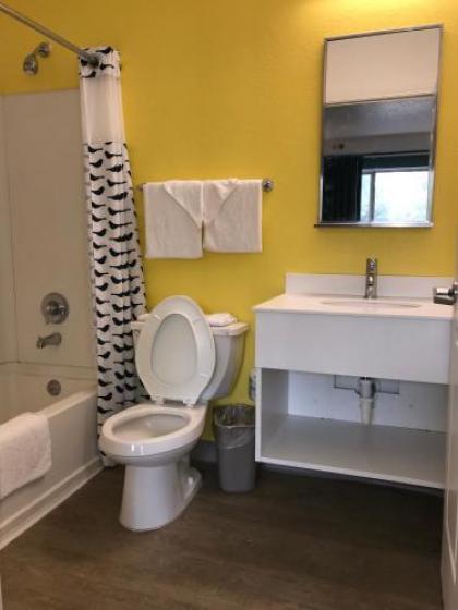 InTown Suites Extended Stay Louisville KY - Westport Road - image 2