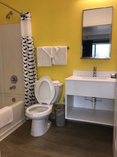 InTown Suites Extended Stay Louisville KY - Westport Road - image 2