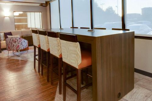 Drury Inn & Suites Louisville East - image 3