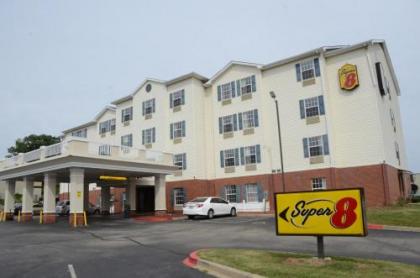 Super 8 by Wyndham Louisville/Expo Center