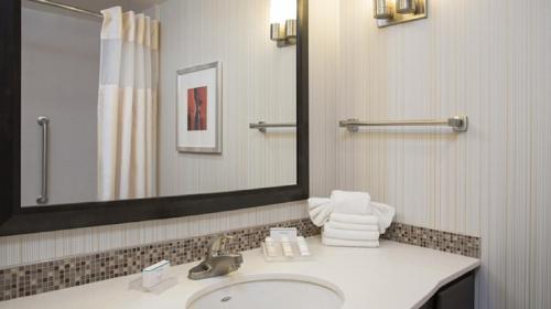 Hilton Garden Inn Louisville Downtown - image 4