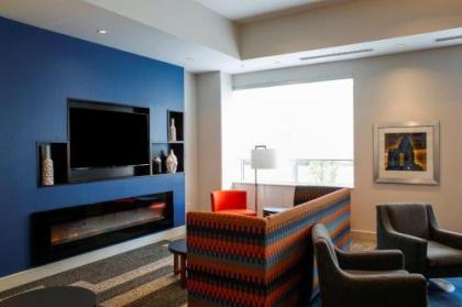 Holiday Inn Express & Suites Downtown Louisville an IHG Hotel - image 3