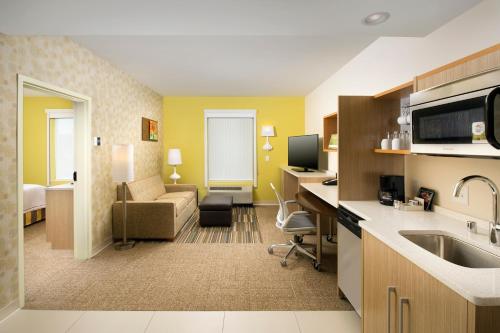 Home2 Suites by Hilton Louisville East Hurstbourne - image 3