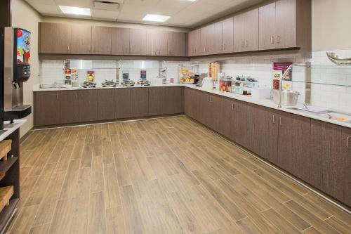 Residence Inn by Marriott Louisville East/Oxmoor - image 2