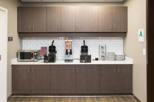 Residence Inn by Marriott Louisville East/Oxmoor - image 5