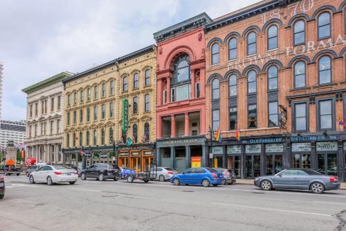 Frontdesk Main & Clay Apts Near Louisville Slugger Field NuLu - image 3