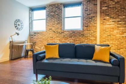 Frontdesk 111 W Main St Apts Downtown Louisville - image 3