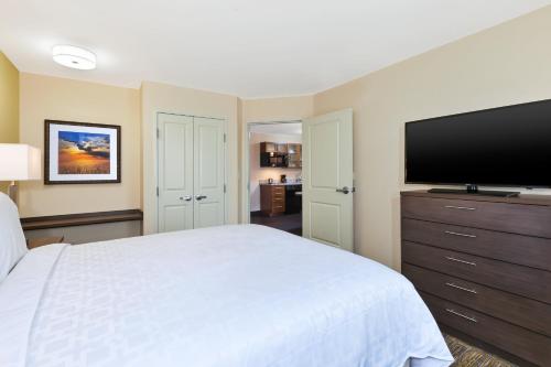 Candlewood Suites Louisville - NE Downtown Area - image 5