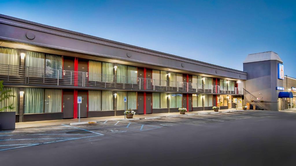 Motel 6 Louisville Ky- Airport/ Fair Expo - main image