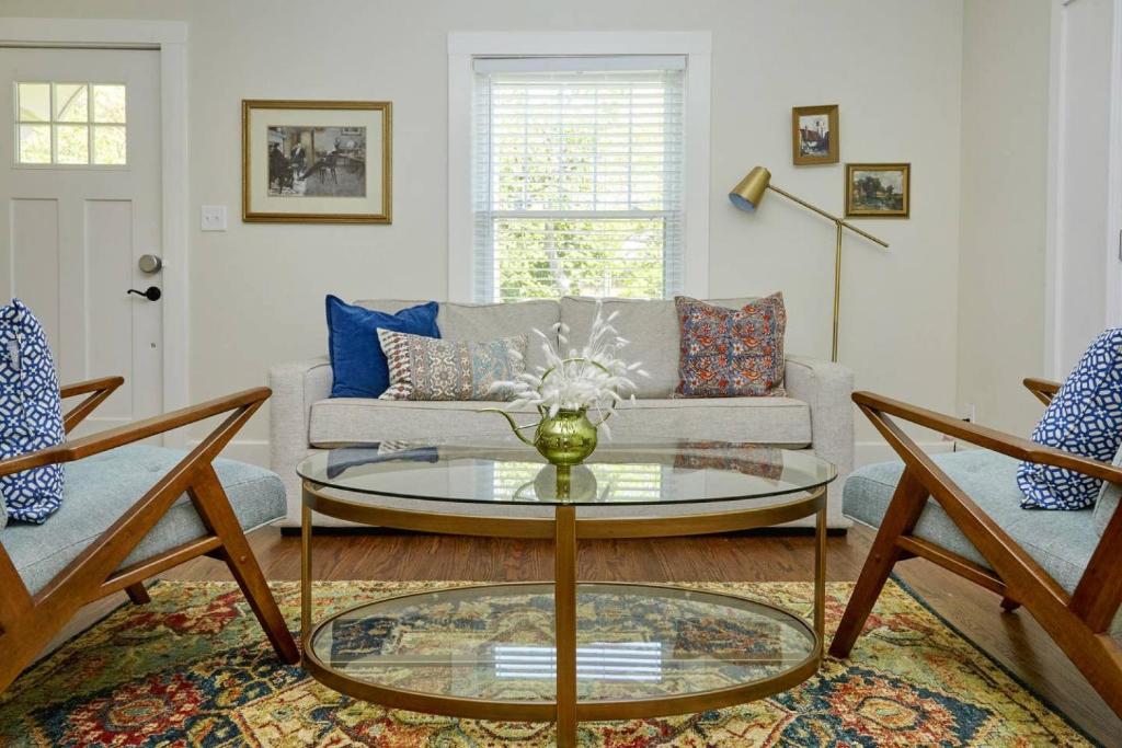 3220 Lexington Road Louisville - main image