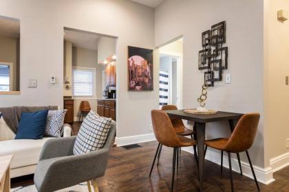 Gorgeous 3BR 2BA on Frankfort by Cozysuites - image 17