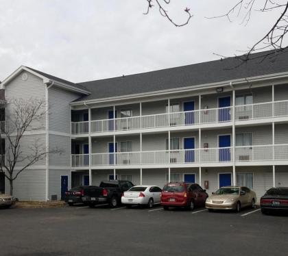 InTown Suites Extended Stay Louisville KY - Airport - image 2