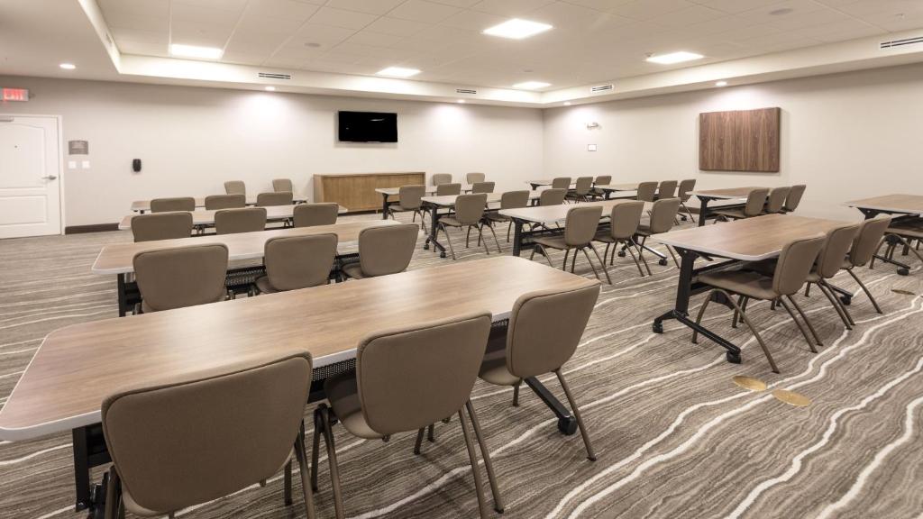 Staybridge Suites Louisville Expo Center - image 4