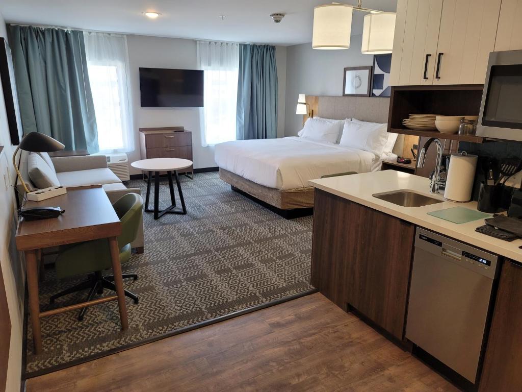 Staybridge Suites Louisville Expo Center - image 7