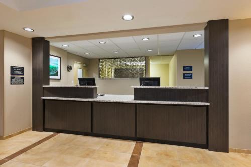 Candlewood Suites Louisville - NE Downtown Area an IHG Hotel - image 5