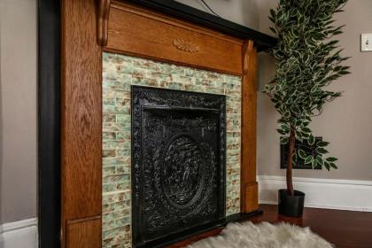 Stylish Restored 2BR House on Frankfort Ave by CozySuites - image 4