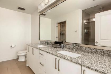 King Louis Luxurious 2BR Penthouse with balcony by CozySuites - image 17
