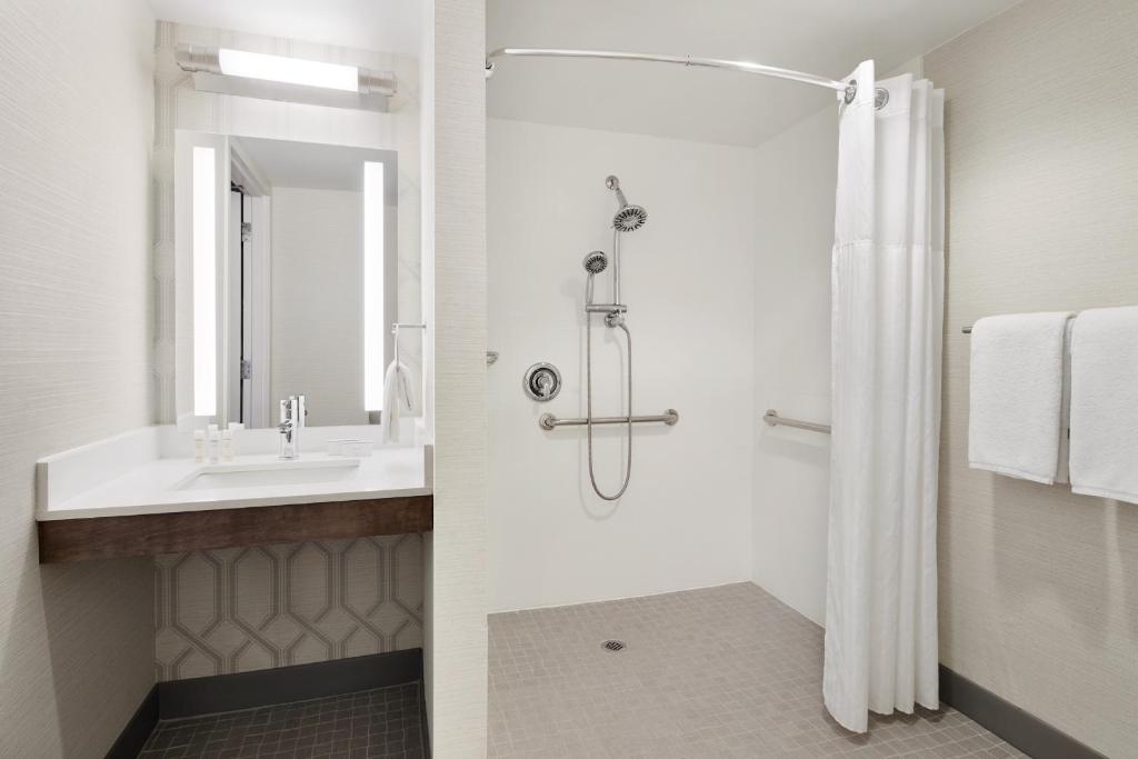 Hilton Garden Inn Cincinnati Northeast - image 6