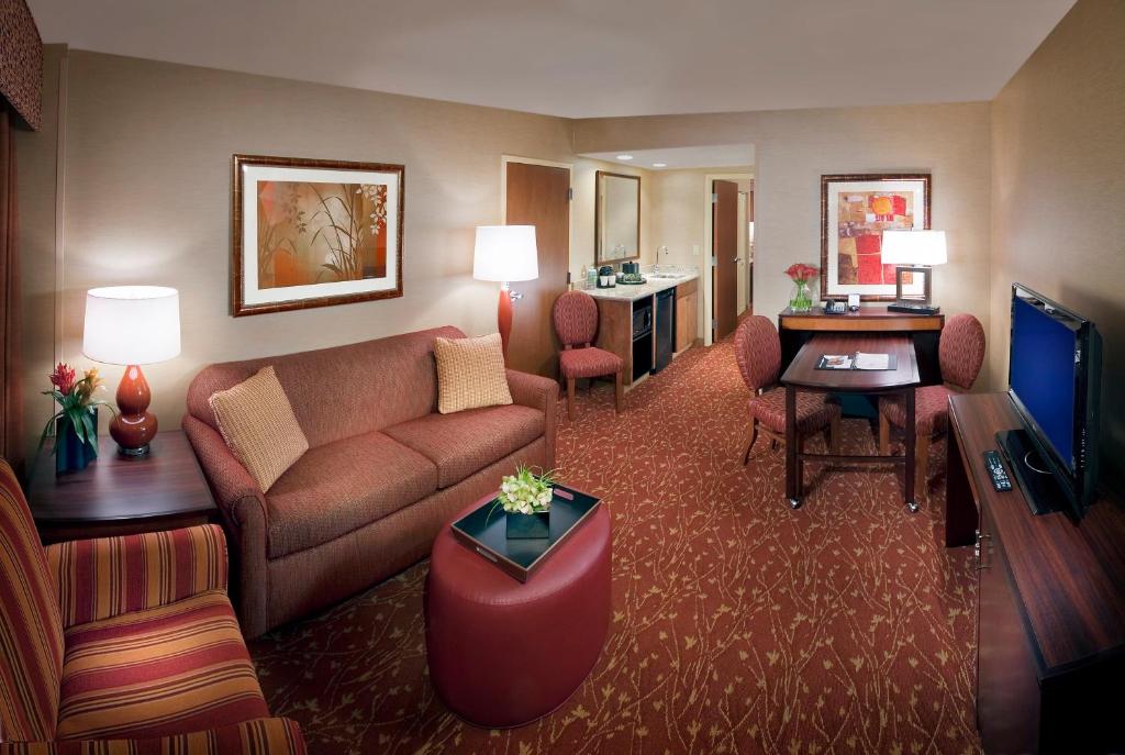 Embassy Suites Loveland Hotel Spa & Conference Center - image 7