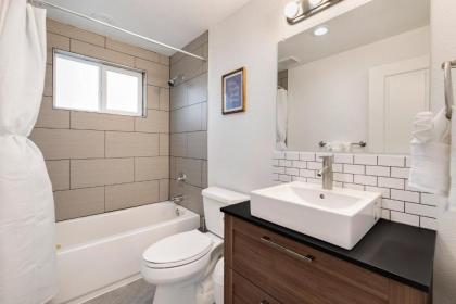 Trendy New Hideout in the Heart of the City - image 11