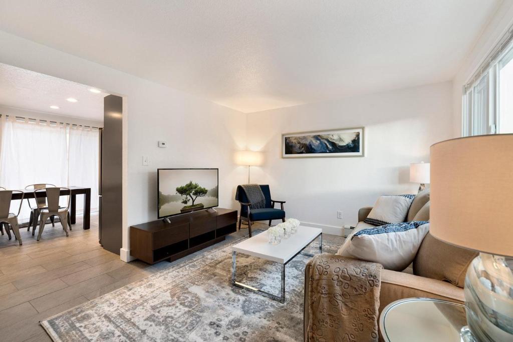 Trendy New Hideout in the Heart of the City - image 6