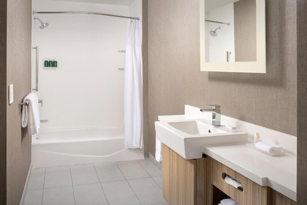 SpringHill Suites by Marriott Loveland Fort Collins/Windsor - image 7