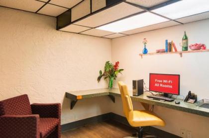 Red Roof Inn & Conference Center Lubbock - image 4