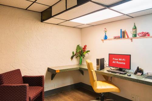 Red Roof Inn & Conference Center Lubbock - image 4