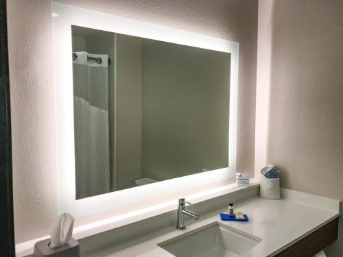 Holiday Inn Express Hotel & Suites Lubbock West an IHG Hotel - image 5
