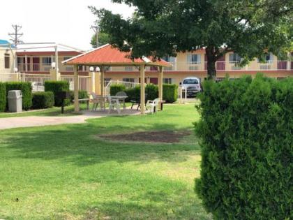 Lone Star Inn - image 3