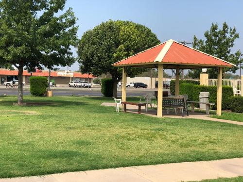 Lone Star Inn - image 5