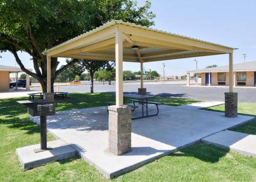 Americas Best Value Inn Lubbock East - image 2